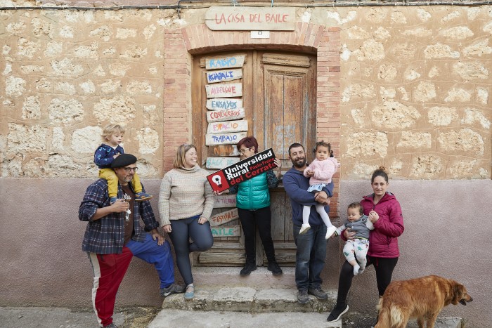 La casa del baile y Furgolibro participan en Itinerancias